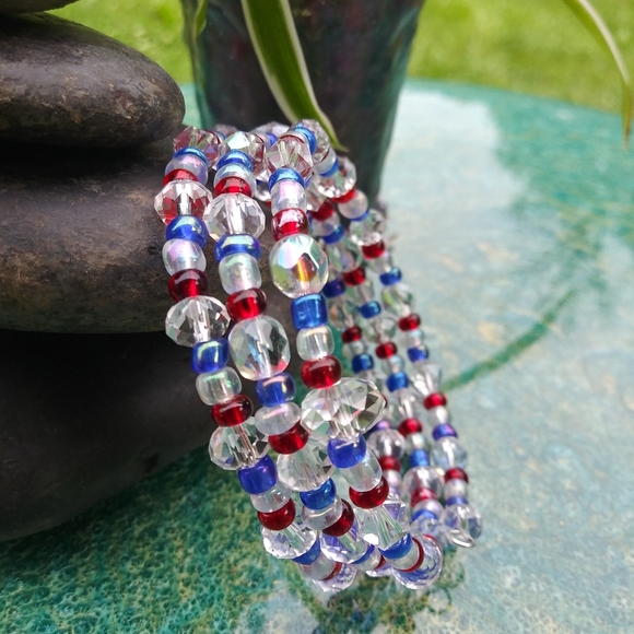 ❤️SOLD❤️Blue Red Glass Beads Bracelet USA Memory Wire Cute America Patriotic - Picture 5 of 9